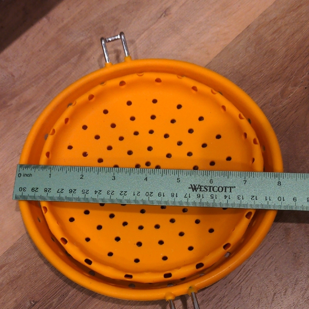 Collapsible‎ Orange Colander by Chef'n - Picture 3 of 6